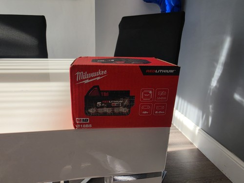 Milwaukee m18b5 0ah - milwaukee, red